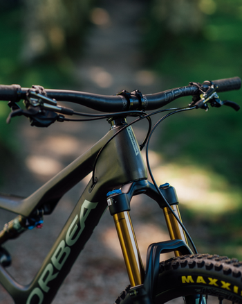 Gebrauchtes Orbea Occam M 2023 Mountainbike, Hellgrau — Bild 2 von 3