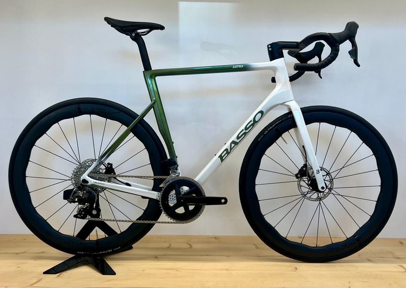 Tweedehands Basso Astra SRAM Rival 2024 Road & Gravel — afbeelding 1 van 4