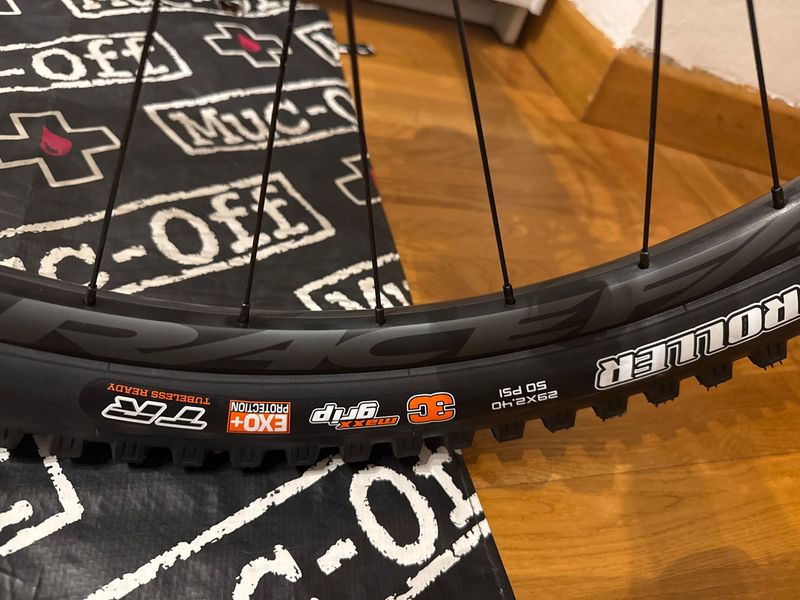 Gebrauchtes Commencal T.E.M.P.O. OHLINS 2023 2023 Mountainbike, Hellgrau, 29 — Bild 4 von 4
