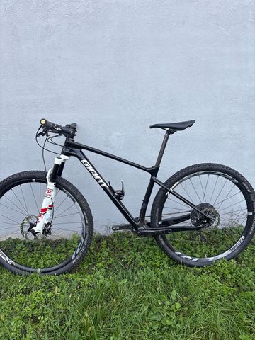 Used Giant Xtc Shimano Deore XT 2022 Mountainbike, Black — image 2 of 6