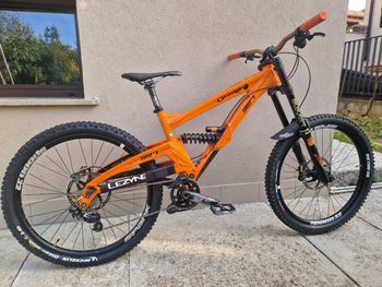 Used Orange 327 Shimano Saint 2021 Mountainbike, Orange — image 1 of 3