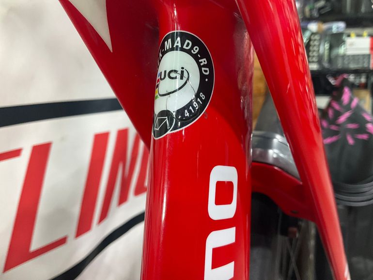 Used Trek Madone Race Shop Limited H1 2016 2016 Road & Gravel, Red — image 9 of 10