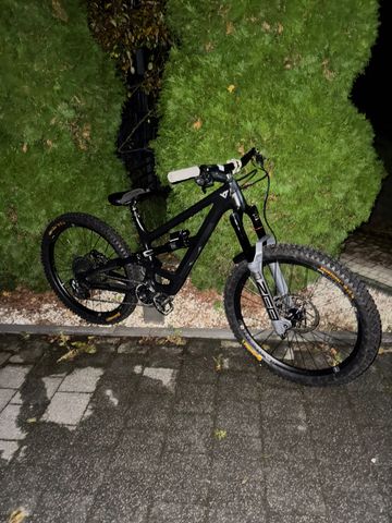 Used YT Industries Capra SRAM GX Eagle AXS 2024 Mountainbike, Black — image 2 of 5