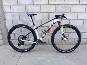 Used Trek Procaliber SRAM GX Eagle AXS (T-Type) 2022 Mountainbike, White — image 1 of 12