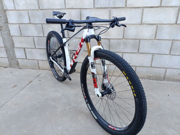 Used Trek Procaliber SRAM GX Eagle AXS (T-Type) 2022 Mountainbike, White — image 8 of 12