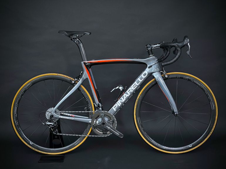Pinarello Dogma F8 - Campagnolo Chorus 2019