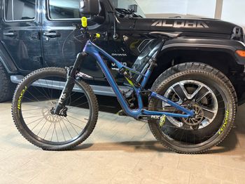 Used Specialized Men's Stumpjumper Comp Carbon 29 - 12-speed 2020 2020 Mountainbike, Purple, 29 — image 7 of 7