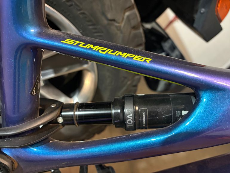 Used Specialized Men's Stumpjumper Comp Carbon 29 - 12-speed 2020 2020 Mountainbike, Purple, 29 — image 6 of 7