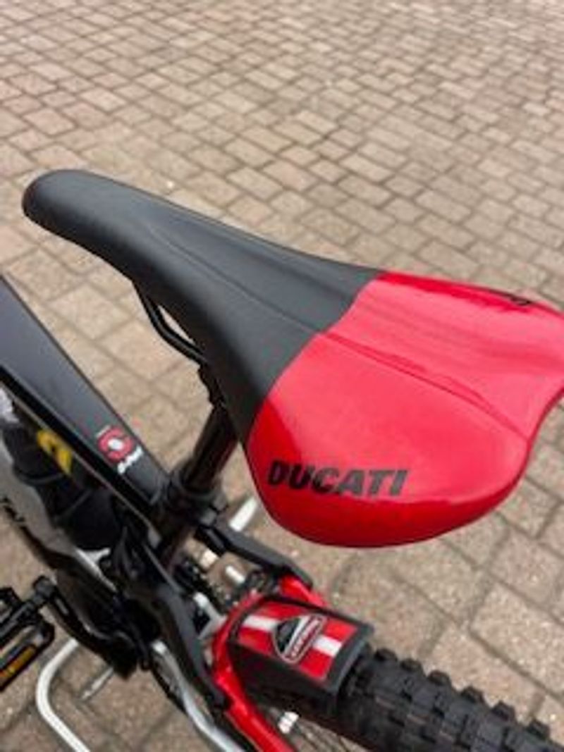 Used DUCATI RR 2023 Mountainbike, Red — image 3 of 7