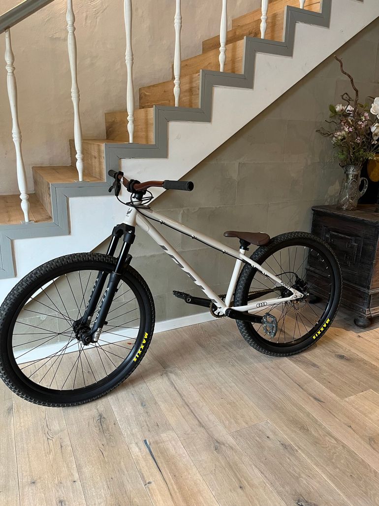 Pivot POINT Dirt Jump 2024 2024