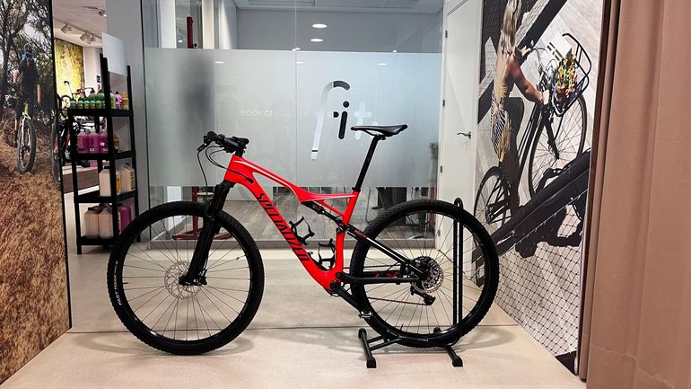 Used Specialized Expert 2017 2017 Mountainbike, Orange — image 6 of 9