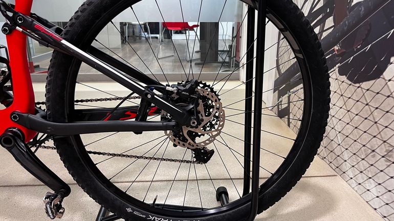 Used Specialized Expert 2017 2017 Mountainbike, Orange — image 8 of 9