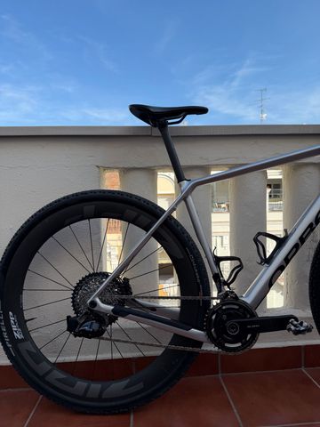 Orbea Terra SRAM Force eTap AXS 2025 Road & Gravel usato, Grigio chiaro — immagine 3 di 10