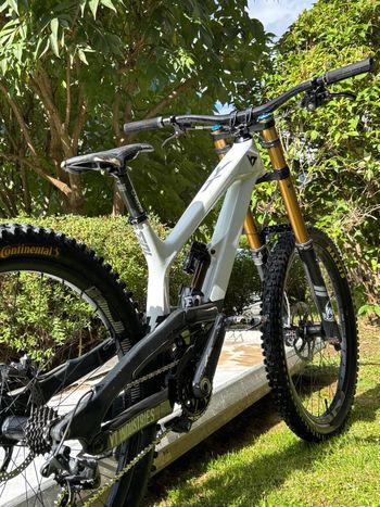 Tweedehands YT Industries Tues SRAM X01 DH 2021 Mountainbike — afbeelding 2 van 3