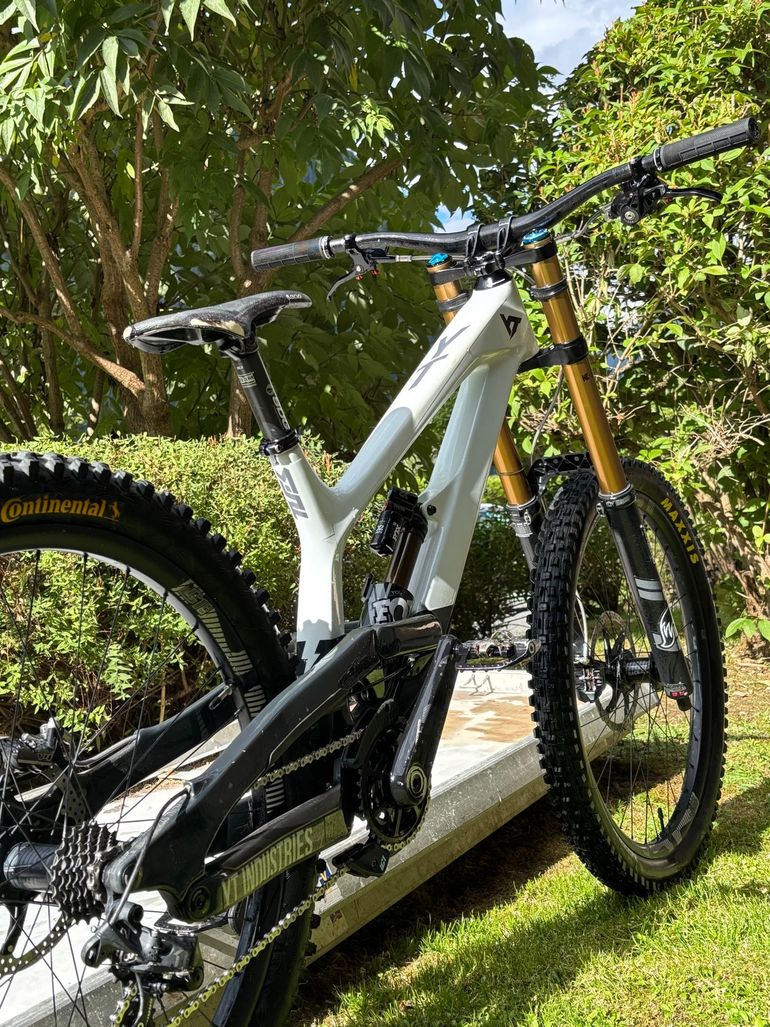 Tweedehands YT Industries Tues SRAM X01 DH 2021 Mountainbike — afbeelding 2 van 3