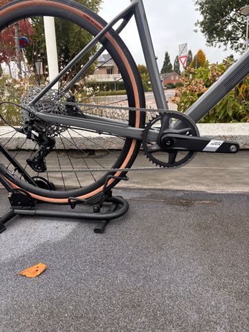 BMC Roadmachine SRAM Apex 2024 Road & Gravel usato, Grigio chiaro — immagine 2 di 5