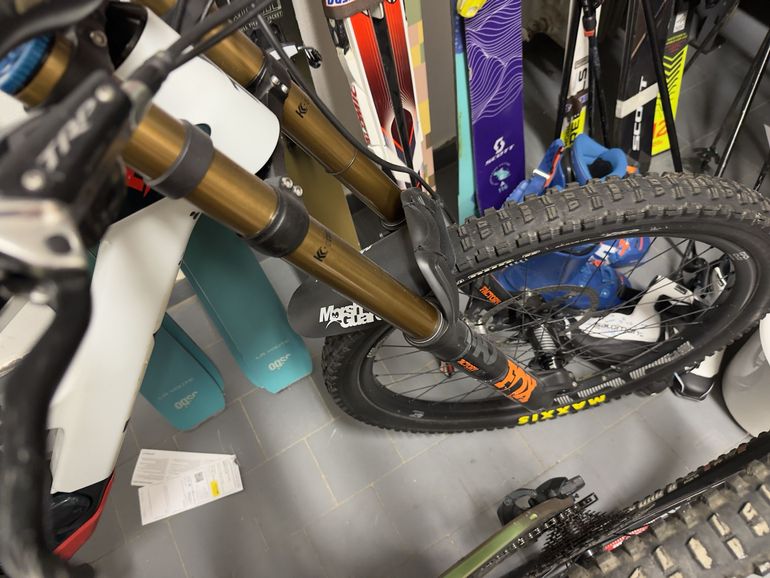 Used YT Industries Tues SRAM X01 DH 2018 Mountainbike, White — image 15 of 18