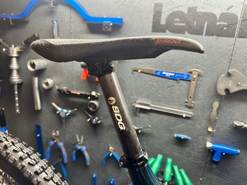 Gebrauchtes YT Industries Tues SRAM X01 DH 2018 Mountainbike, Weiß — Bild 5 von 18