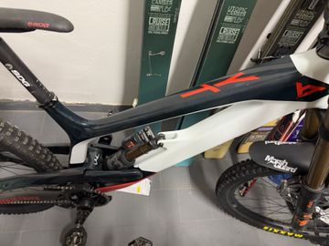 Gebrauchtes YT Industries Tues SRAM X01 DH 2018 Mountainbike, Weiß — Bild 14 von 18