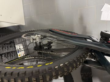 Gebrauchtes YT Industries Tues SRAM X01 DH 2018 Mountainbike, Weiß — Bild 16 von 18