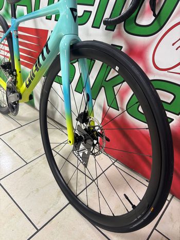 Used Giant TCR Advanced 2 2025 2025 Road & Gravel — image 8 of 11