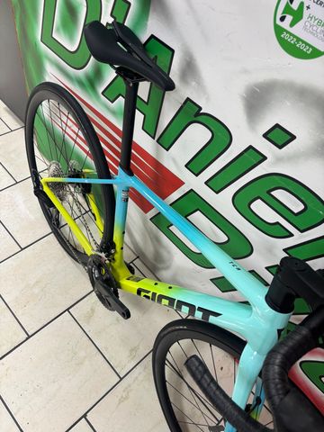 Używany Giant TCR Advanced 2 2025 2025 Road & Gravel — zdjęcie 9 z 11