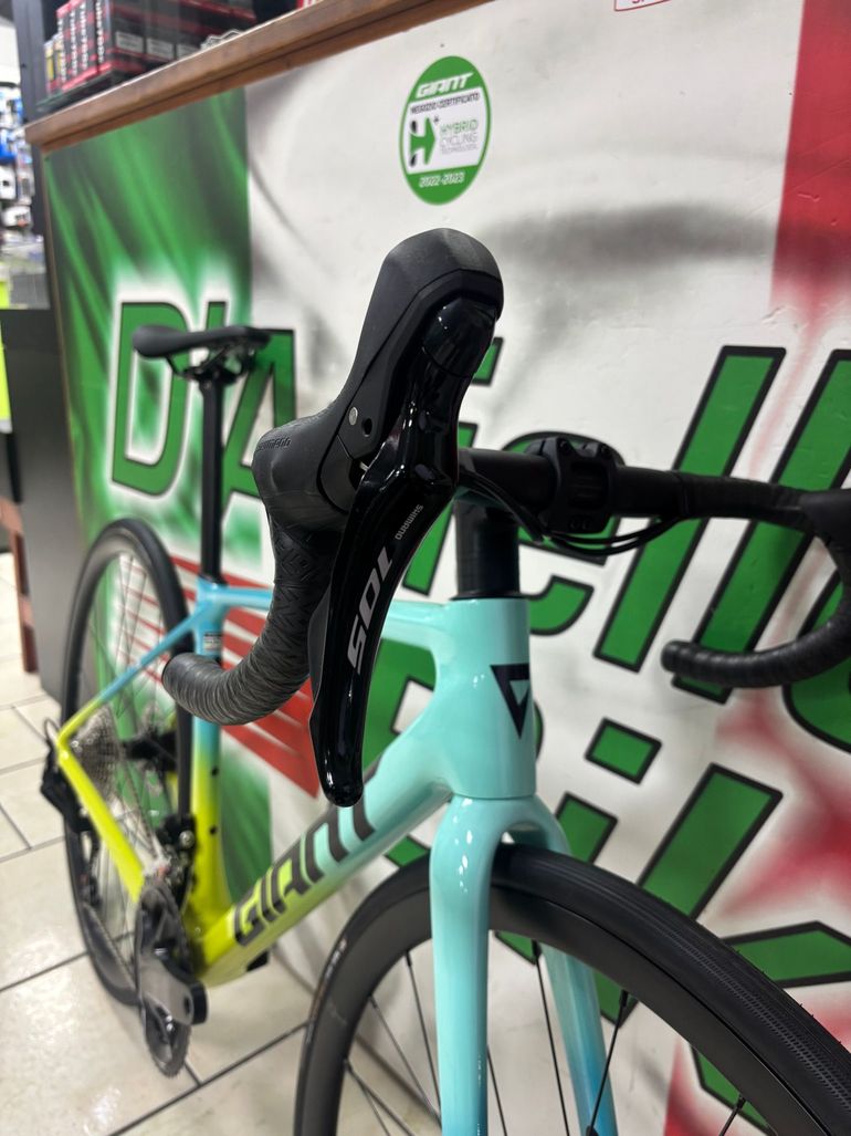 Used Giant TCR Advanced 2 2025 2025 Road & Gravel — image 7 of 11