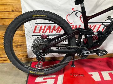Used Specialized Enduro 2024 Mountainbike, Red — image 3 of 4