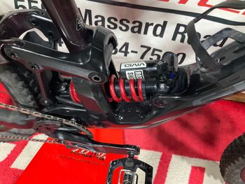 Used Specialized Enduro 2024 Mountainbike, Red — image 4 of 5