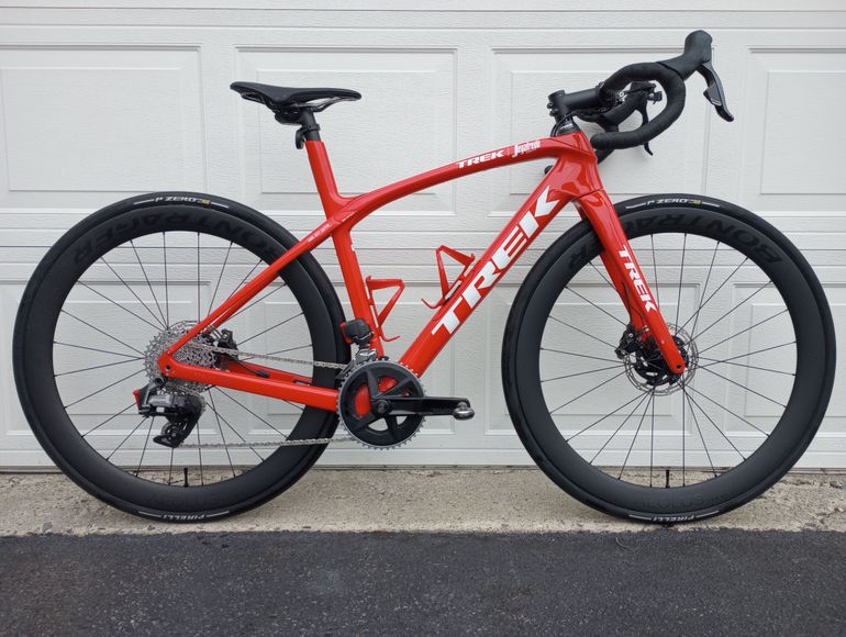 Trek Domane SLR 6 AXS Gen 3 2022 — Price & Specs | 2BX