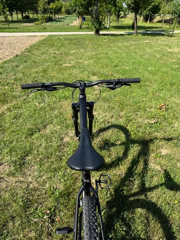 Used Trek Roscoe 7 2023 Mountainbike, Black, 29 — image 8 of 10