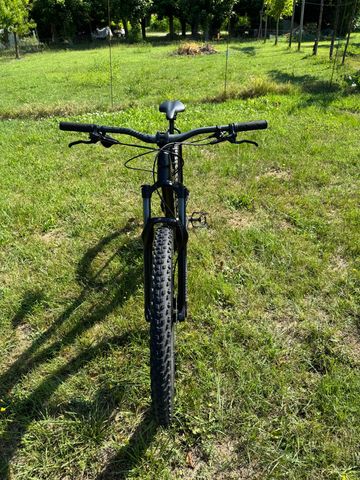 Used Trek Roscoe 7 2023 Mountainbike, Black, 29 — image 4 of 10