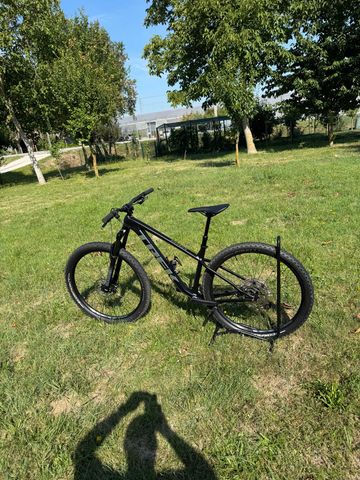 Used Trek Roscoe 7 2023 Mountainbike, Black, 29 — image 9 of 10