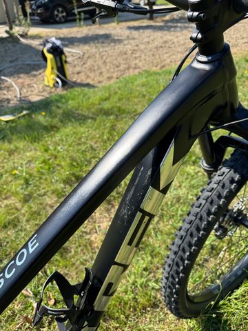Used Trek Roscoe 7 2023 Mountainbike, Black, 29 — image 7 of 10