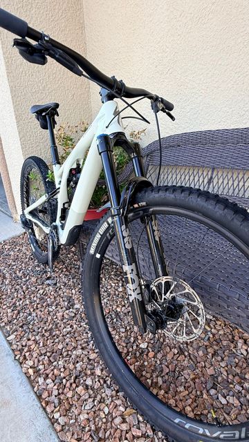 Used Specialized Stumpjumper SRAM X01 Eagle AXS 2023 Mountainbike, White, 29 — image 8 of 10