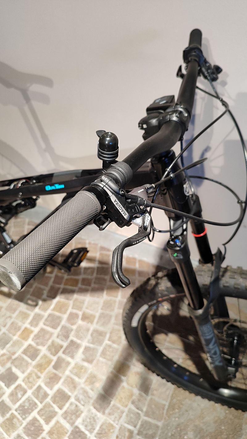 Used Yamaha YDX-Moro 2022 2022 Mountainbike, Blue, 27.5 — image 9 of 10