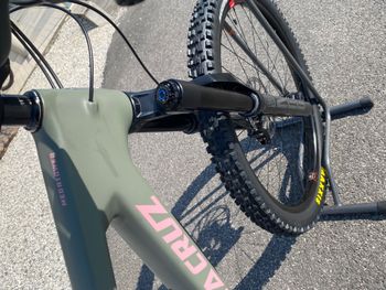 Used Santa Cruz Nomad 6 70 MX 2025 Mountainbike, Light Gray — image 2 of 3