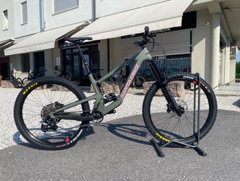 Used Santa Cruz Nomad 6 70 MX 2025 Mountainbike, Light Gray — image 1 of 3