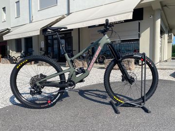 Used Santa Cruz Nomad 6 70 MX 2025 Mountainbike, Light Gray — image 1 of 3