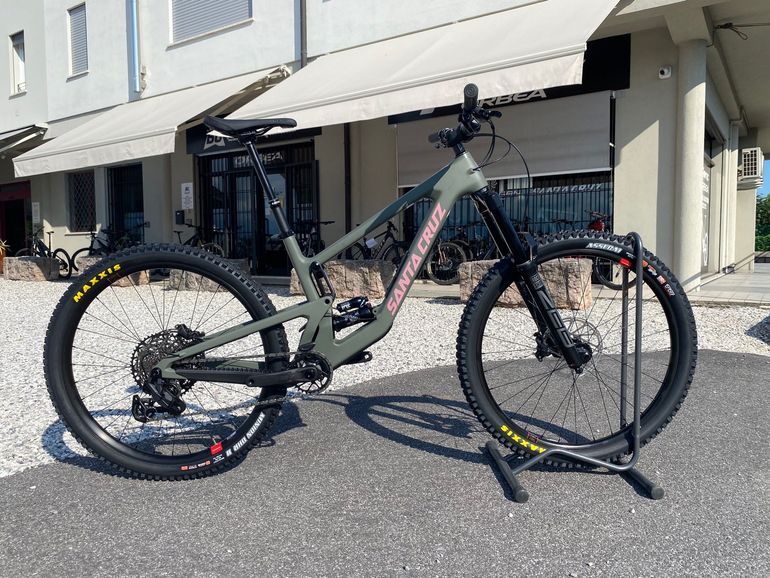 Used Santa Cruz Nomad 6 70 MX 2025 Mountainbike, Light Gray — image 1 of 3