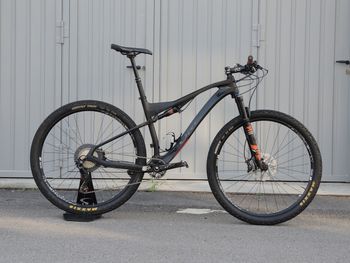 Used Orbea Oiz 2018 Mountainbike, Black — image 1 of 5
