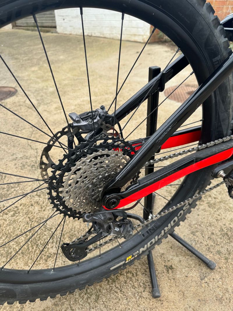 Used Trek Rail 9.8 XT 2022 2022 Mountainbike, Black, 29 — image 3 of 6