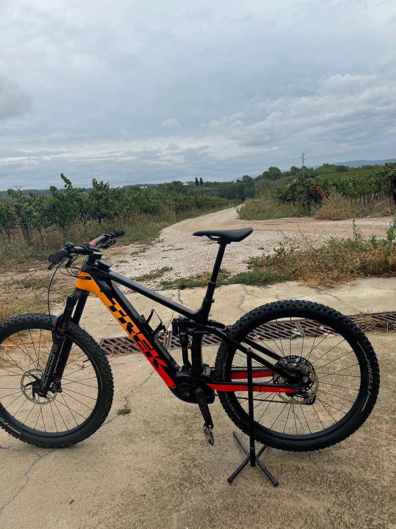 Used Trek Rail 9.8 XT 2022 2022 Mountainbike, Black, 29 — image 2 of 6