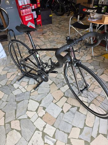 Used Giant Revolt 2 2022 2022 Road & Gravel, Black — image 1 of 13