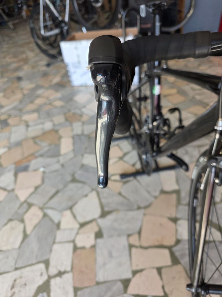 Used Giant Revolt 2 2022 2022 Road & Gravel, Black — image 6 of 13