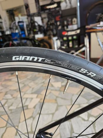 Used Giant Revolt 2 2022 2022 Road & Gravel, Black — image 4 of 13
