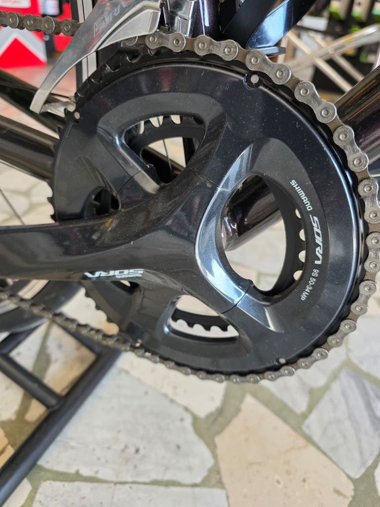 Used Giant Revolt 2 2022 2022 Road & Gravel, Black — image 2 of 13