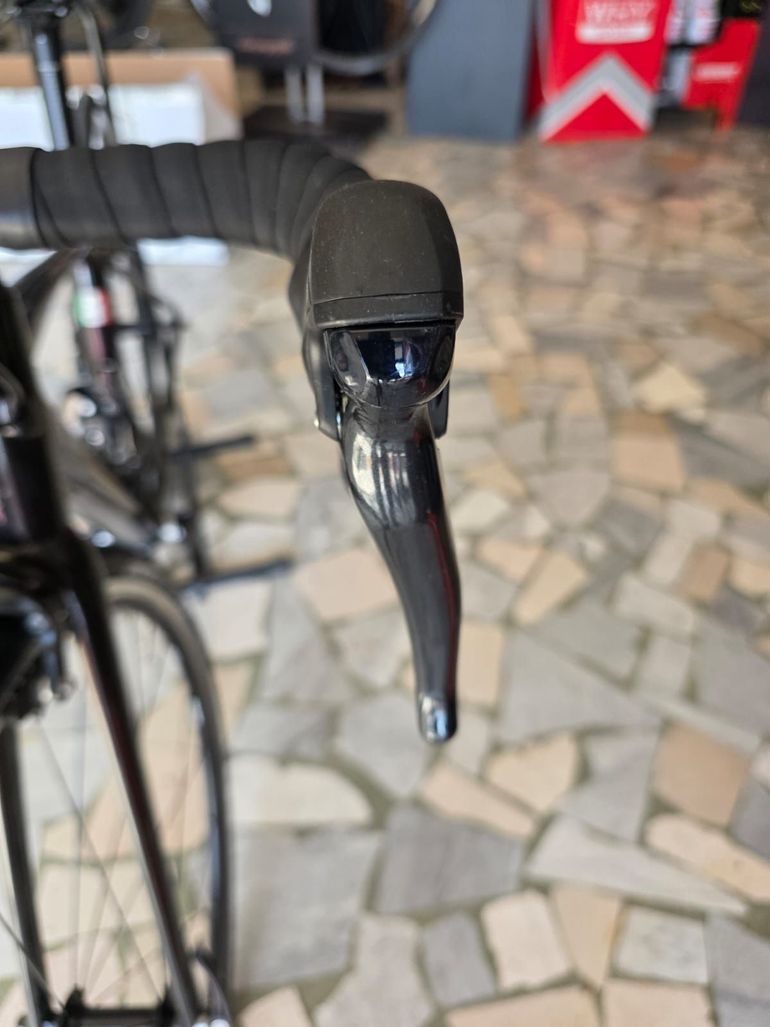 Used Giant Revolt 2 2022 2022 Road & Gravel, Black — image 7 of 13