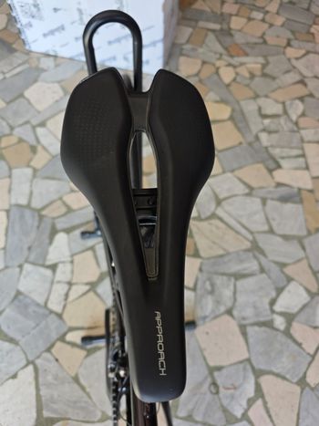 Used Giant Revolt 2 2022 2022 Road & Gravel, Black — image 5 of 13