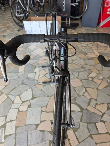 Used Giant Revolt 2 2022 2022 Road & Gravel, Black — image 8 of 13